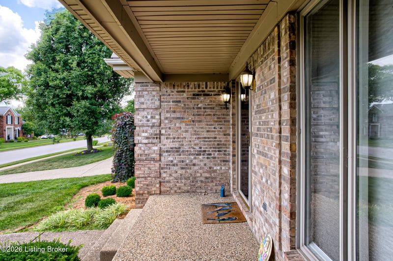 1421 Twin Ridge Rd, Louisville, KY 40242