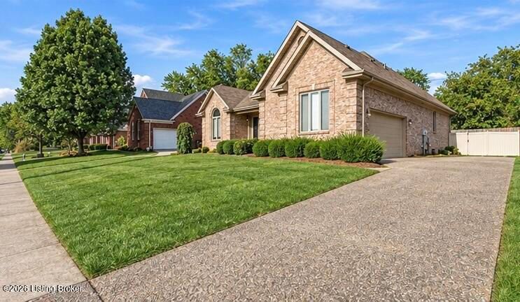 1421 Twin Ridge Rd, Louisville, KY 40242