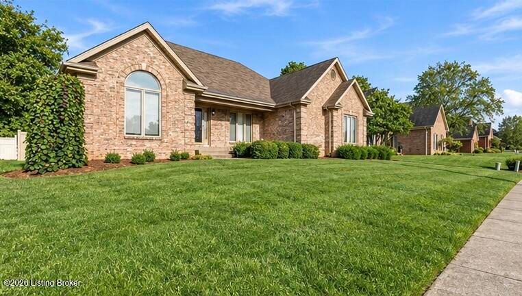1421 Twin Ridge Rd, Louisville, KY 40242