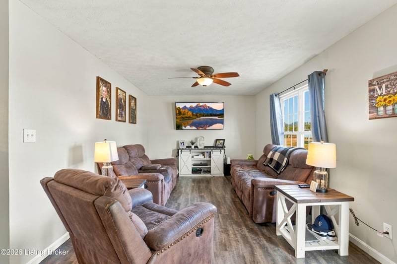 1425 Dawkins Rd, La Grange, KY 40031