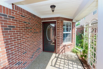 1454 Blackiston View Dr, Clarksville, IN 47129