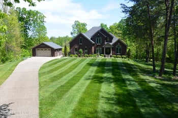 1464 E Sanders Ln, Mt Washington, KY 40047