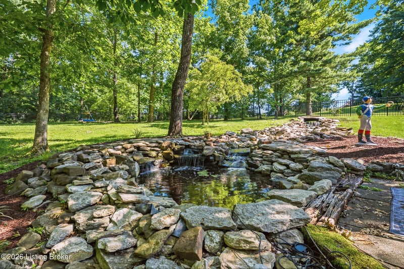 1502 Cowdrey Park Ln, Louisville, KY 40245