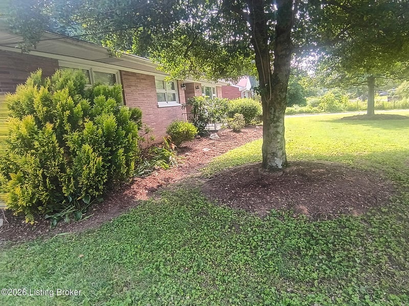 1508 Turquoise Dr, Louisville, KY 40214