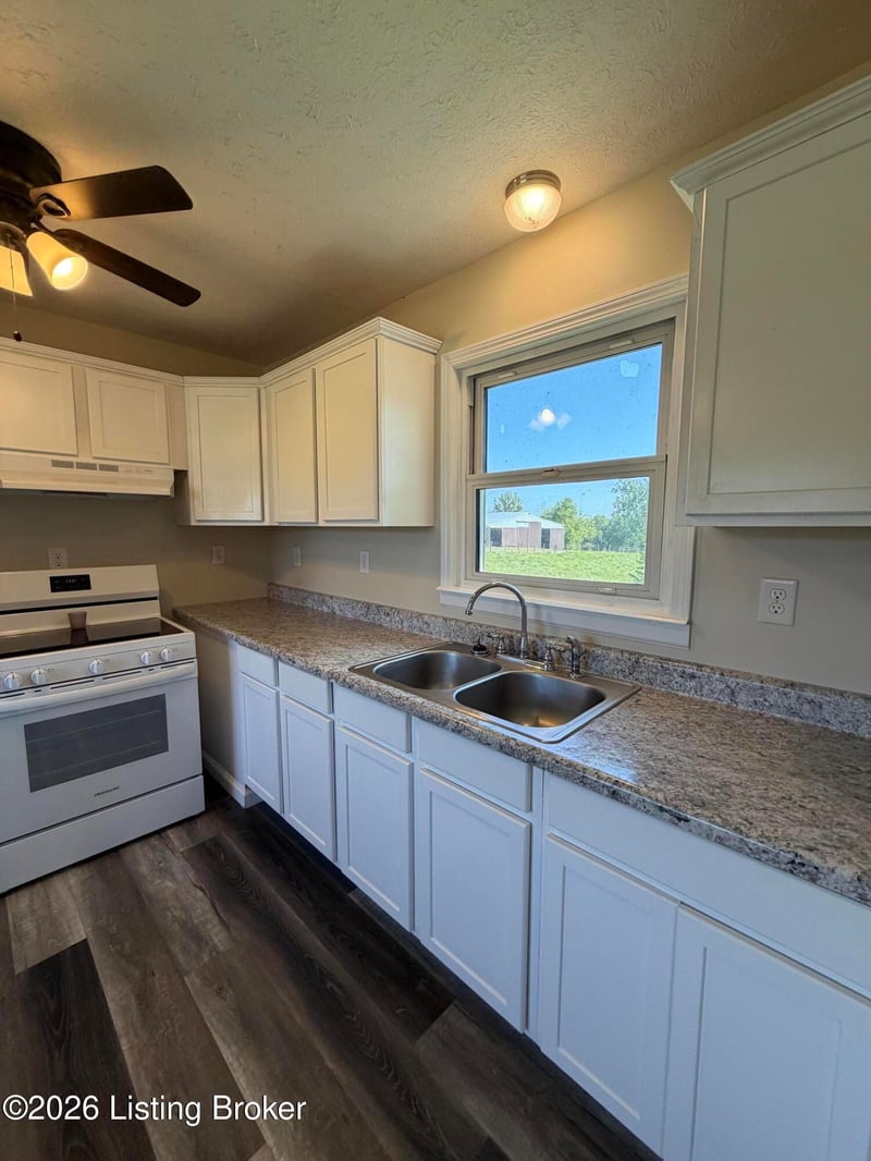 1510 Rhodelia Rd, Payneville, KY 40157