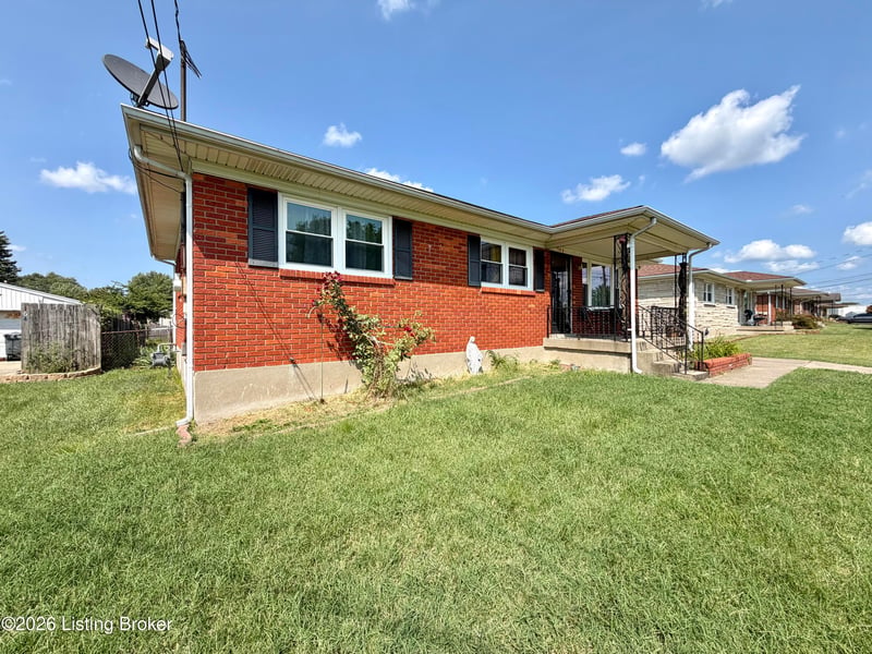 152 Crator Dr, Louisville, KY 40229