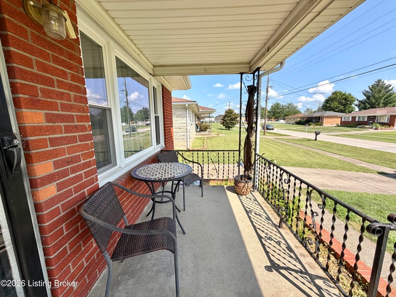 152 Crator Dr, Louisville, KY 40229