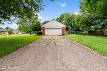 1521 Woodluck Ave, Louisville, KY 40205