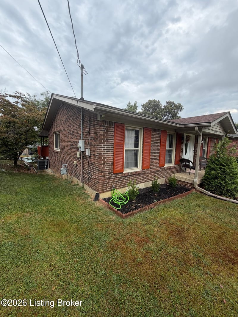 1549 Glenrock Rd, Louisville, KY 40216