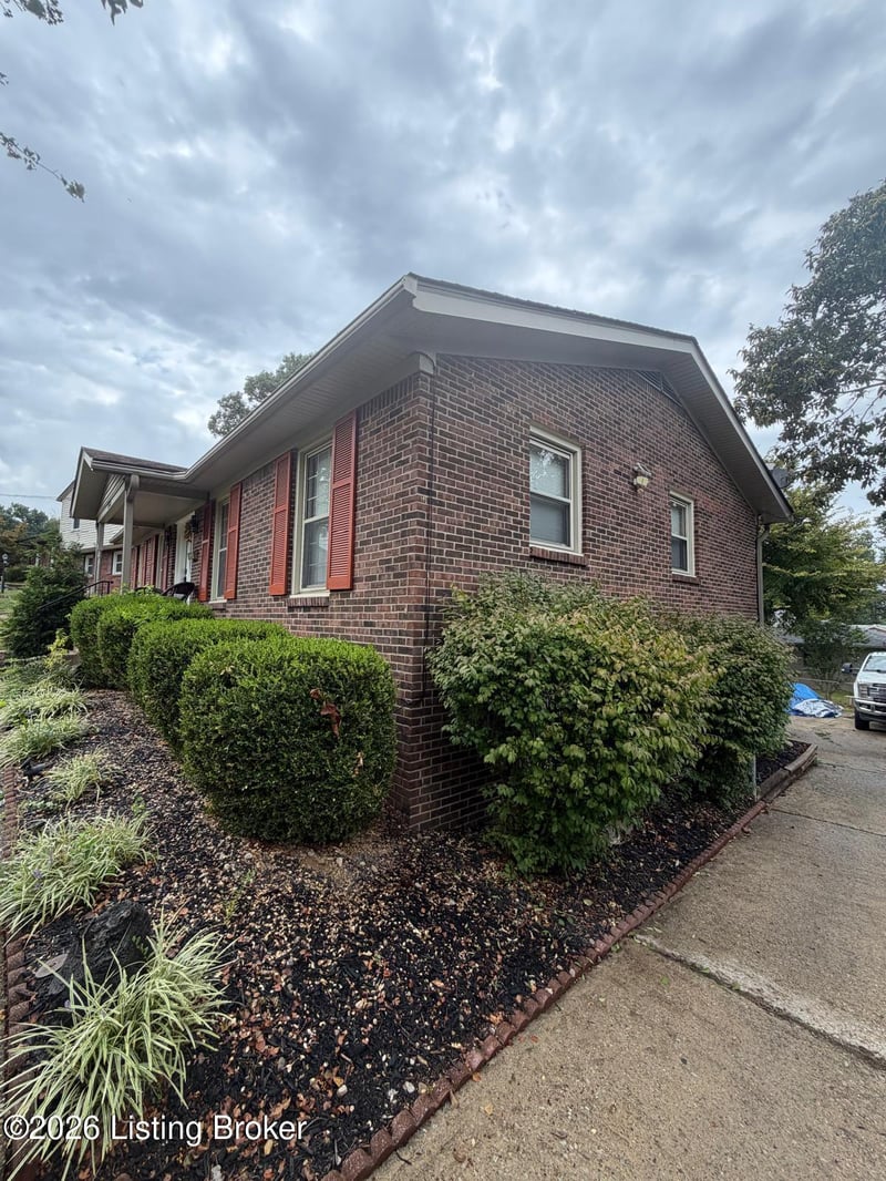 1549 Glenrock Rd, Louisville, KY 40216