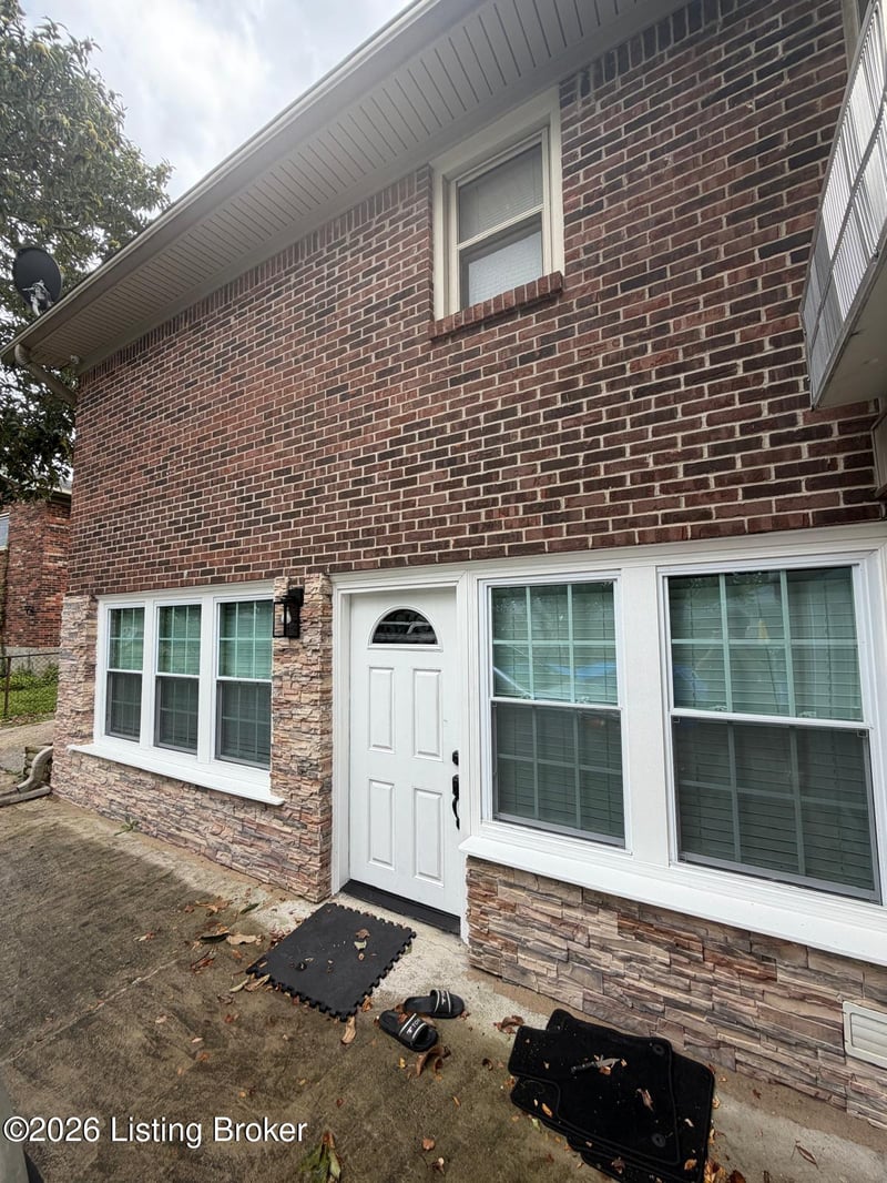 1549 Glenrock Rd, Louisville, KY 40216