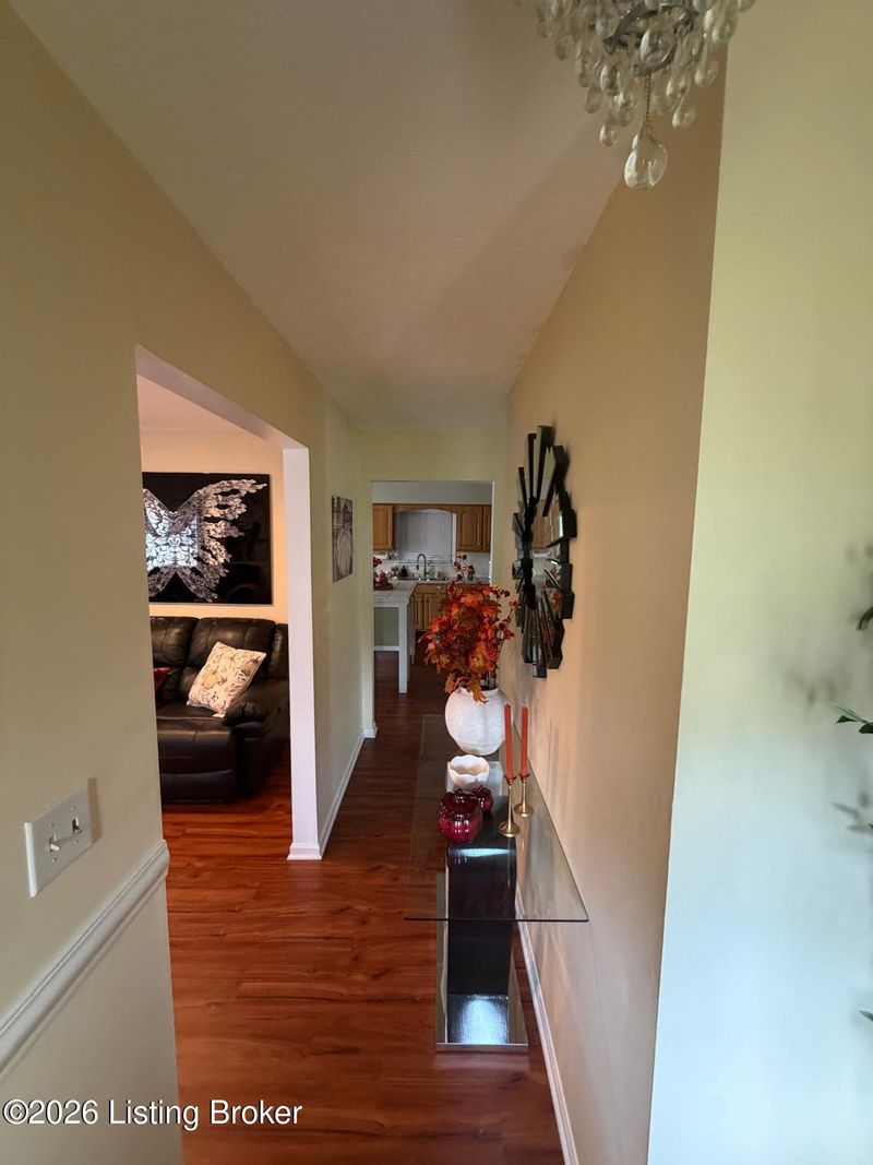 1549 Glenrock Rd, Louisville, KY 40216
