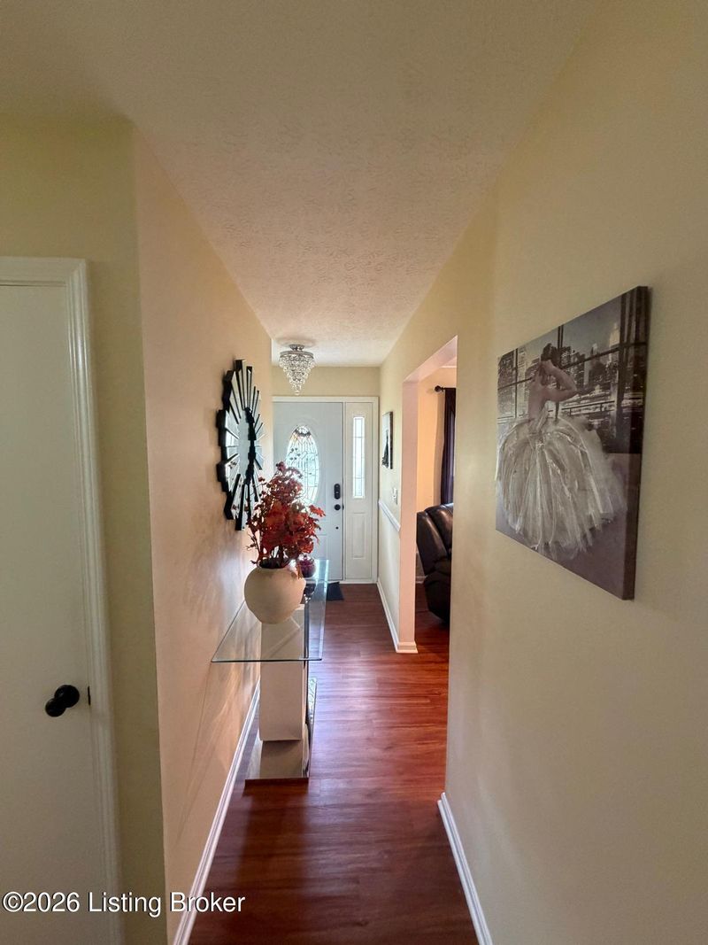 1549 Glenrock Rd, Louisville, KY 40216