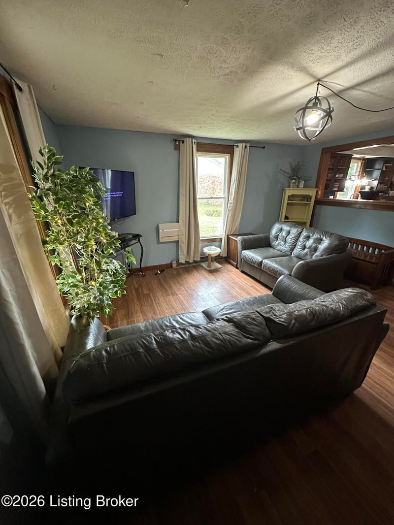 155 N 2nd St, Campbellsburg, KY 40011