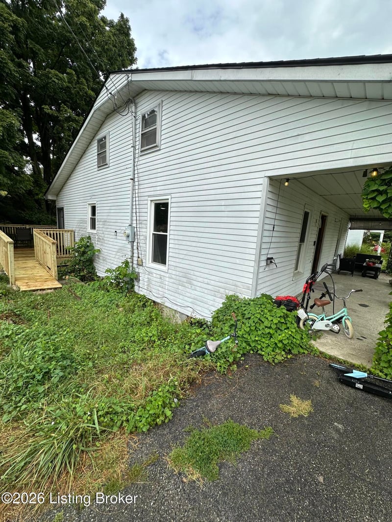 155 N 2nd St, Campbellsburg, KY 40011