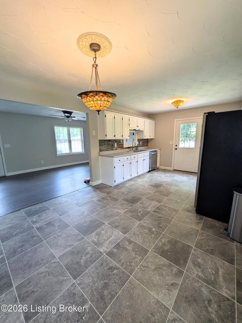 155 Valleyview Dr, Bardstown, KY 40004