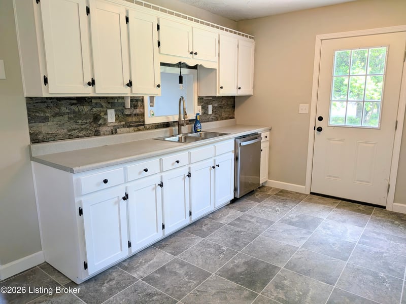 155 Valleyview Dr, Bardstown, KY 40004