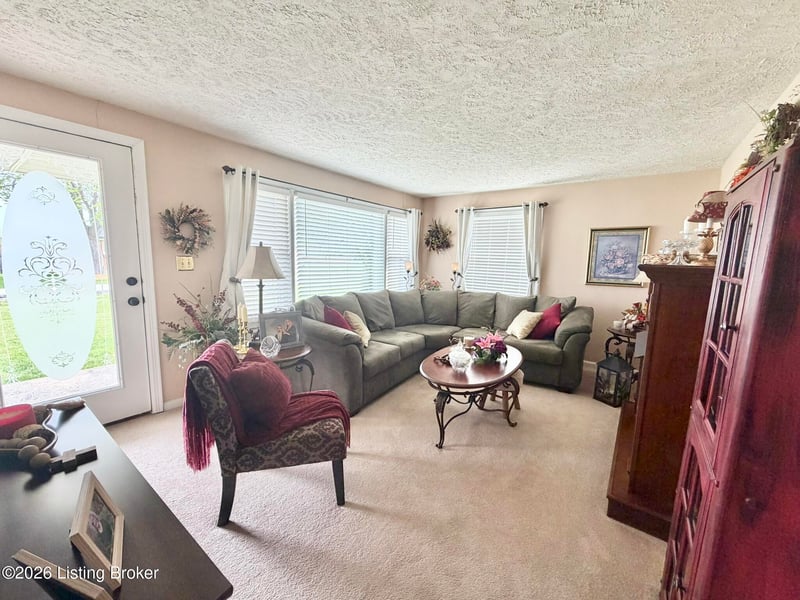 157 Stout St, Mt Washington, KY 40047