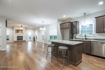 1576 Stringer Ln, Mt Washington, KY 40047
