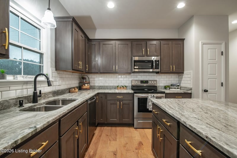 1576 Stringer Ln, Mt Washington, KY 40047