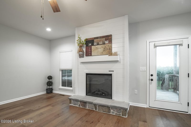 1576 Stringer Ln, Mt Washington, KY 40047