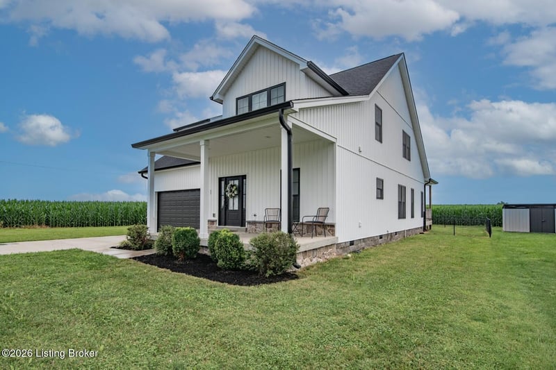 1576 Stringer Ln, Mt Washington, KY 40047