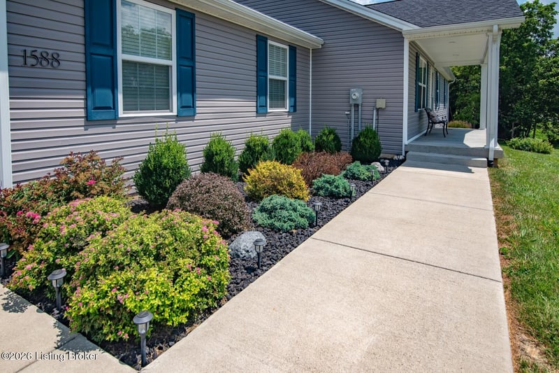 1588 Cecilia Smiths Mill Rd, Cecilia, KY 42724