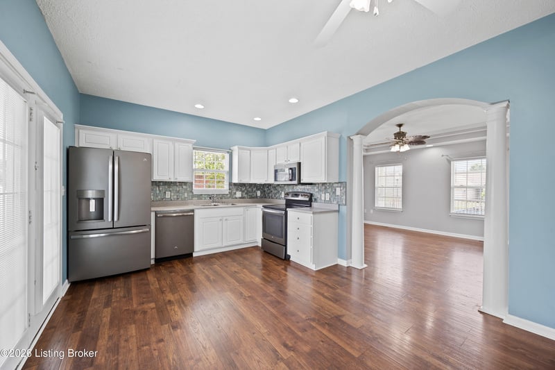 160 Cottonwood Dr, Shepherdsville, KY 40165