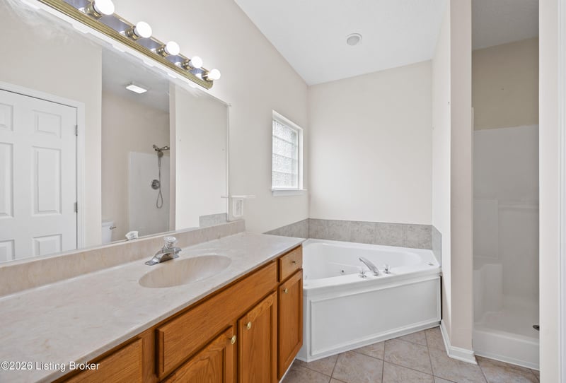 160 Cottonwood Dr, Shepherdsville, KY 40165