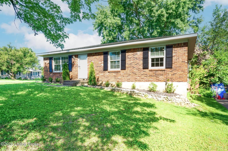 1600 Betances Ct, La Grange, KY 40031