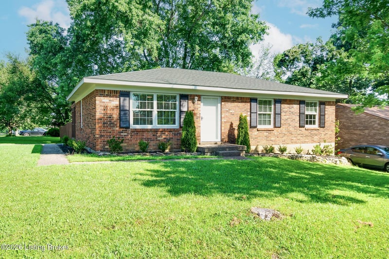 1600 Betances Ct, La Grange, KY 40031