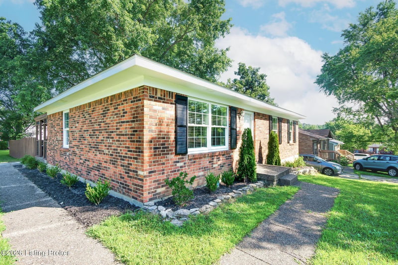 1600 Betances Ct, La Grange, KY 40031