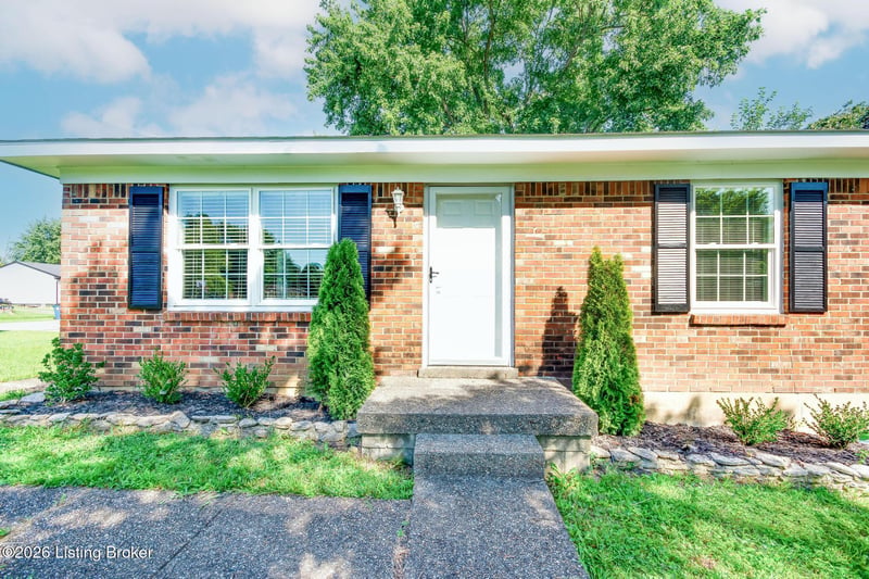 1600 Betances Ct, La Grange, KY 40031