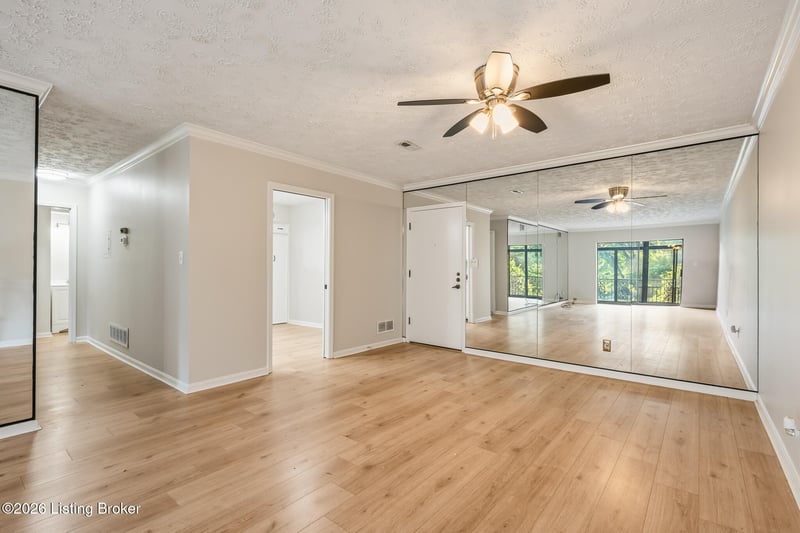 1600 Gardiner Ln #Apt 214, Louisville, KY 40205