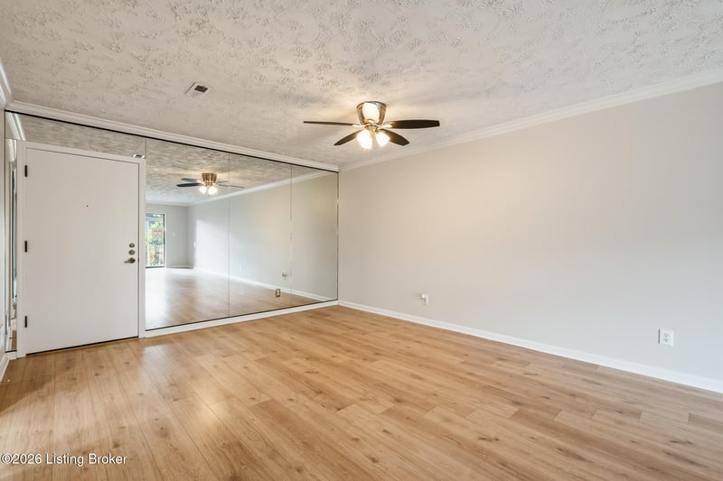 1600 Gardiner Ln #Apt 214, Louisville, KY 40205