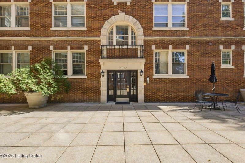 1601 Spring Dr #10, Louisville, KY 40205