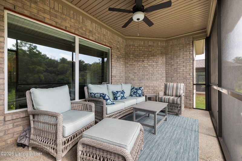 16025 Cumberland Lake Cir, Louisville, KY 40245