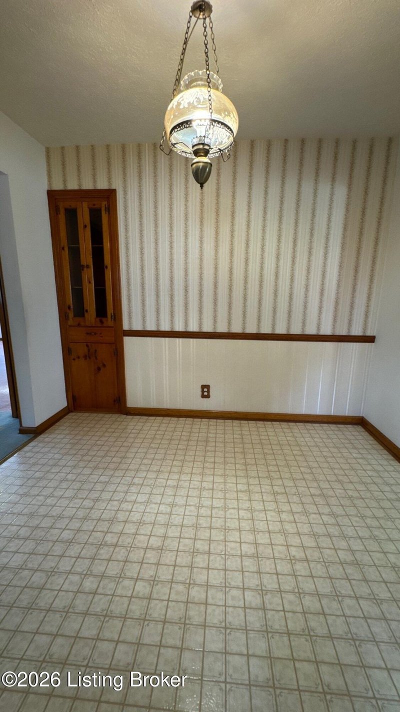 1606 Ehrler Dr, Louisville, KY 40213