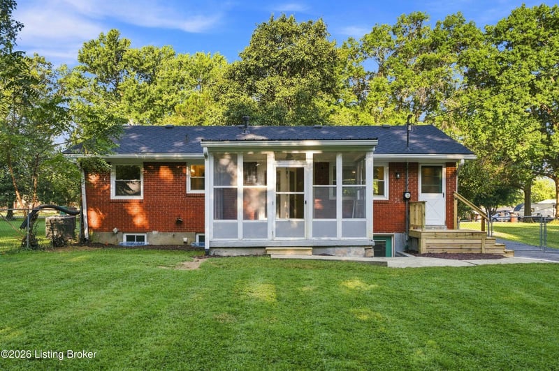 1611 Greenland Park Cir, Shelbyville, KY 40065