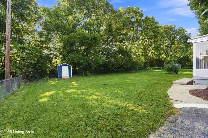 1611 Greenland Park Cir, Shelbyville, KY 40065