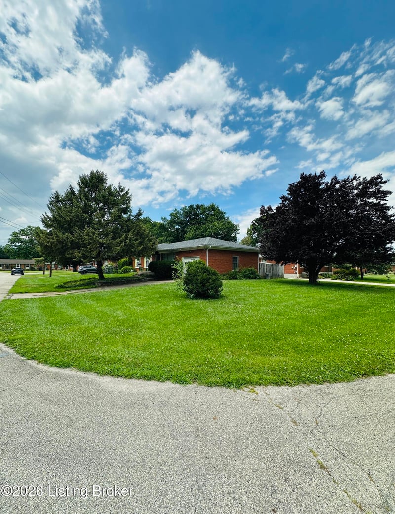 1611 Marne Ct, Louisville, KY 40242