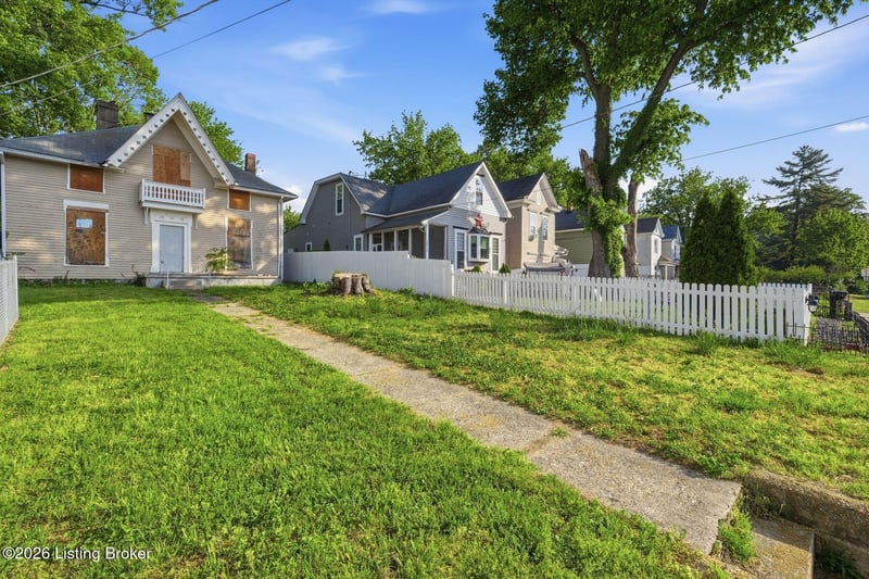 1613 Dewey St, New Albany, IN 47150