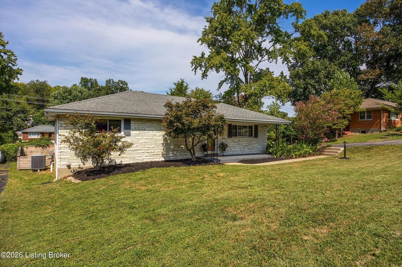1617 Whippoorwill Rd, Louisville, KY 40213
