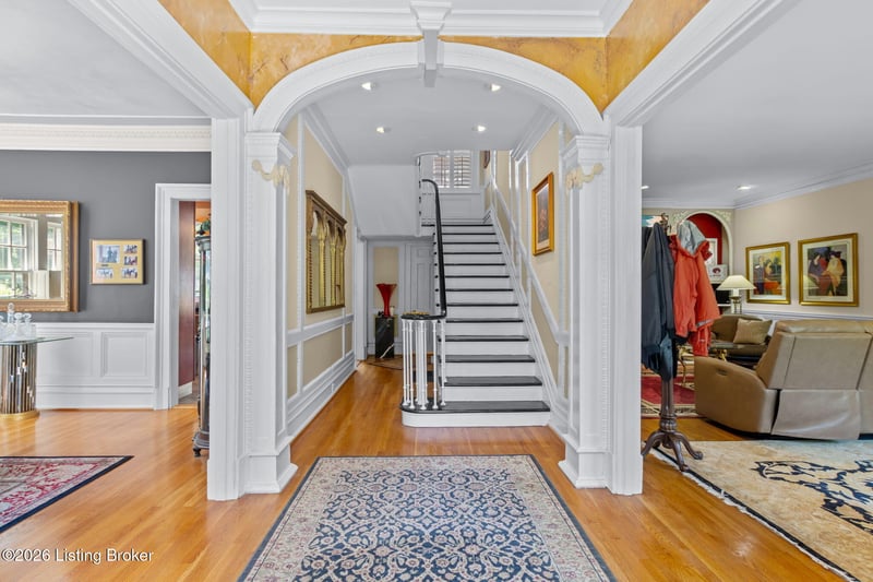 1618 Spring Dr, Louisville, KY 40205