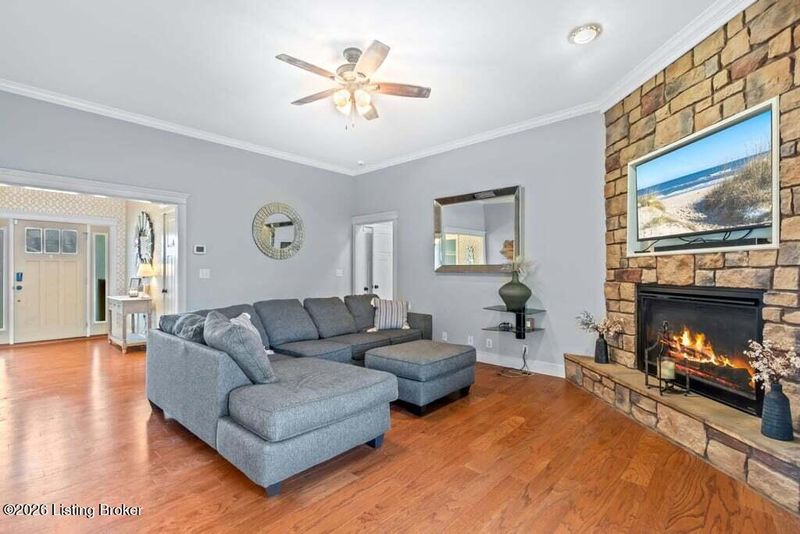 162 River Falls Dr, Mt Washington, KY 40047