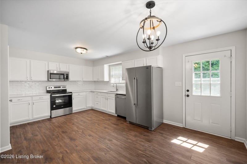 164 W Owen St, Eminence, KY 40019