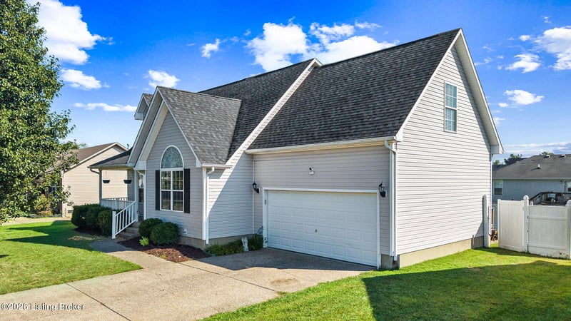 164 White Blossom Dr, Shepherdsville, KY 40165