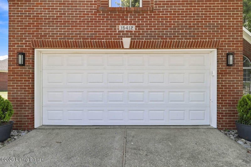 16412 Snaffel Bit Ct, Louisville, KY 40245