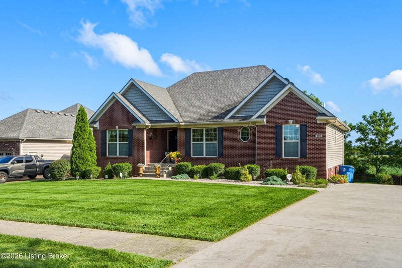 166 Grand Central Dr, Simpsonville, KY 40067