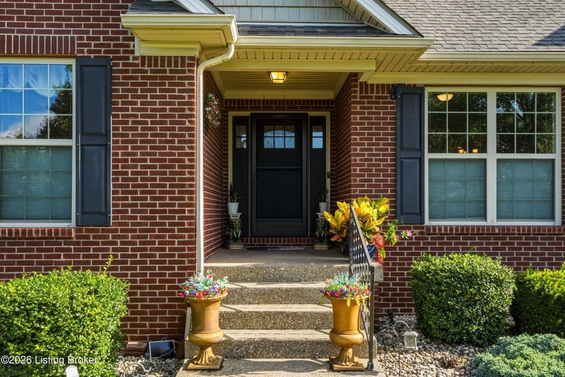 166 Grand Central Dr, Simpsonville, KY 40067